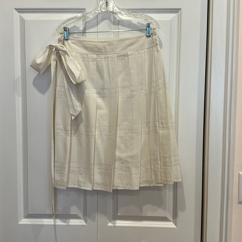 Theory, size 12, white, pleated, wraparound skirt